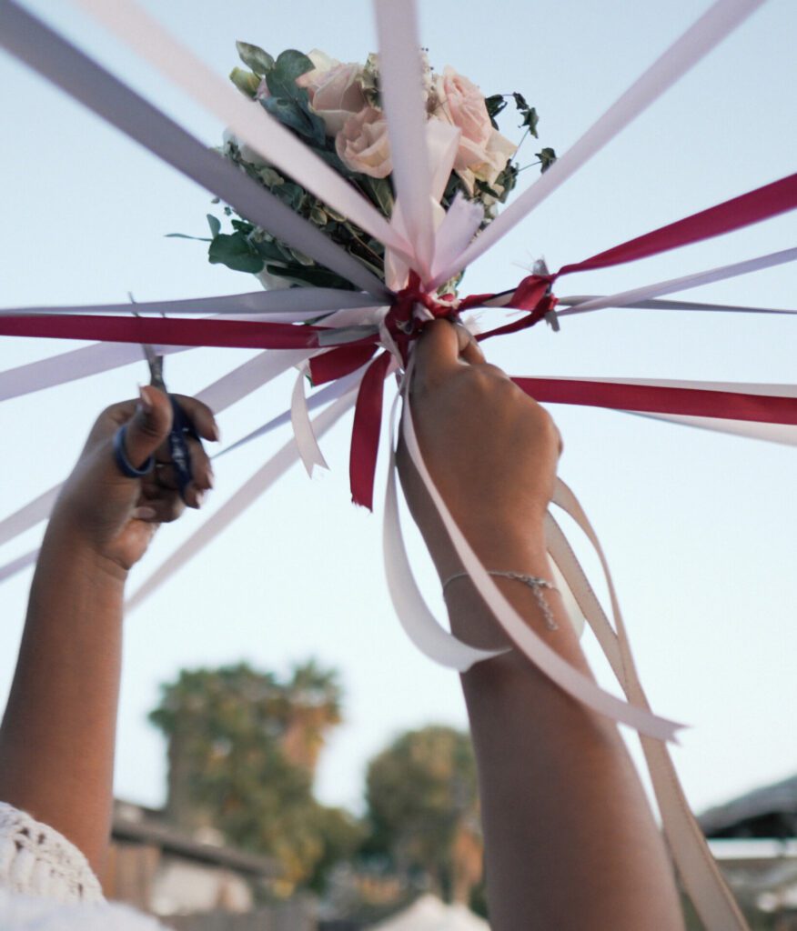 Scène de mariage capturée par des vidéastes professionnels