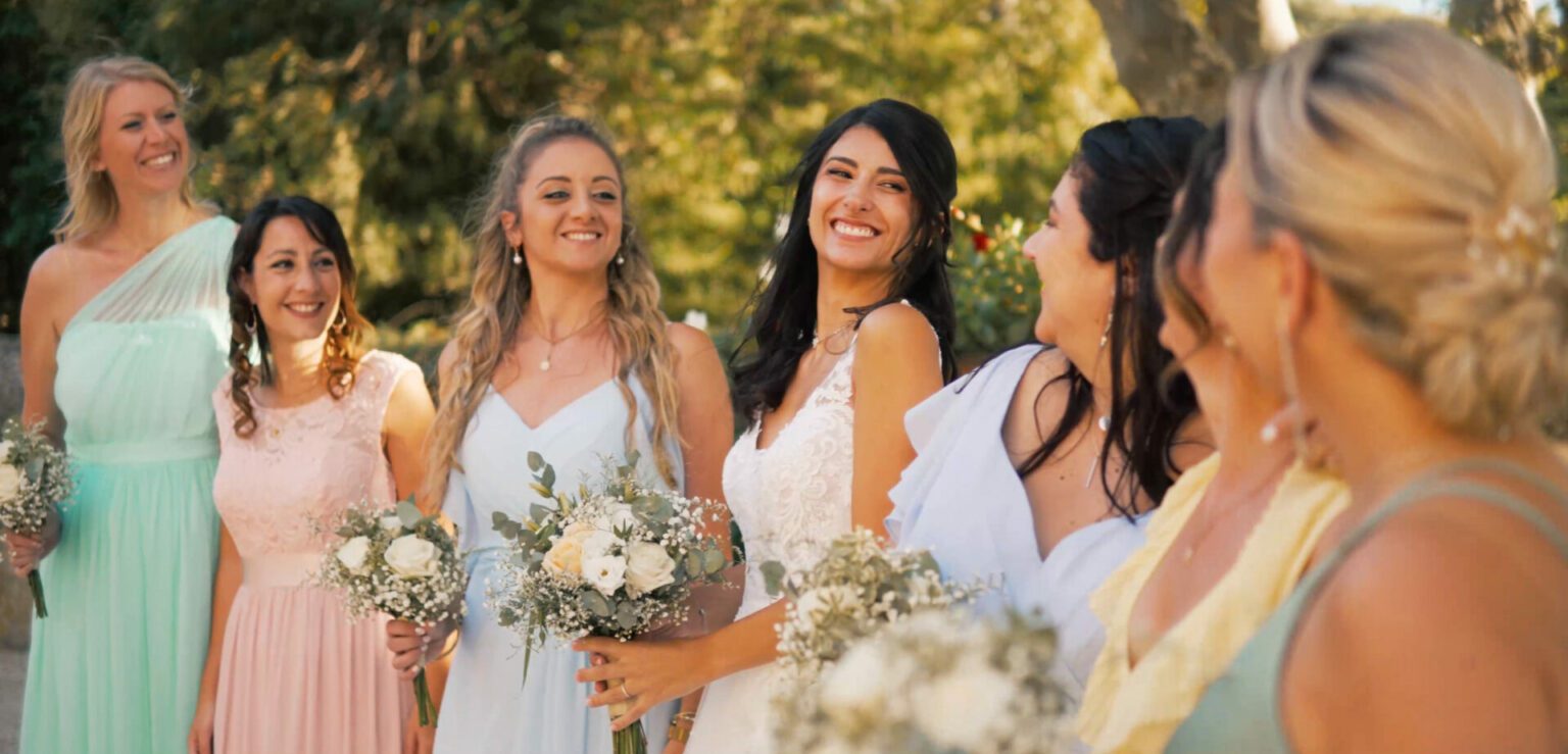 Scène de mariage capturée par des vidéastes professionnels